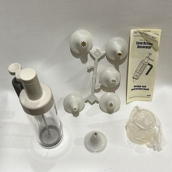 The Pampered Chef 1775 Easy Accent Icing Baking Decorator Holiday Baking Cookies - Picture 3 of 3